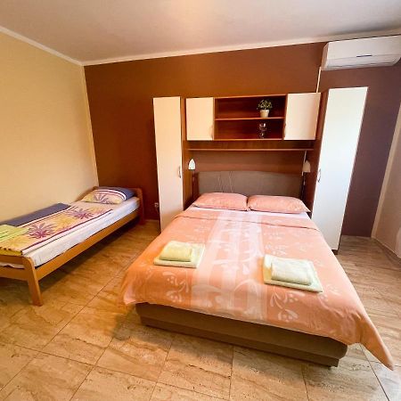 Apartmani Combaj Jadranovo Exterior photo