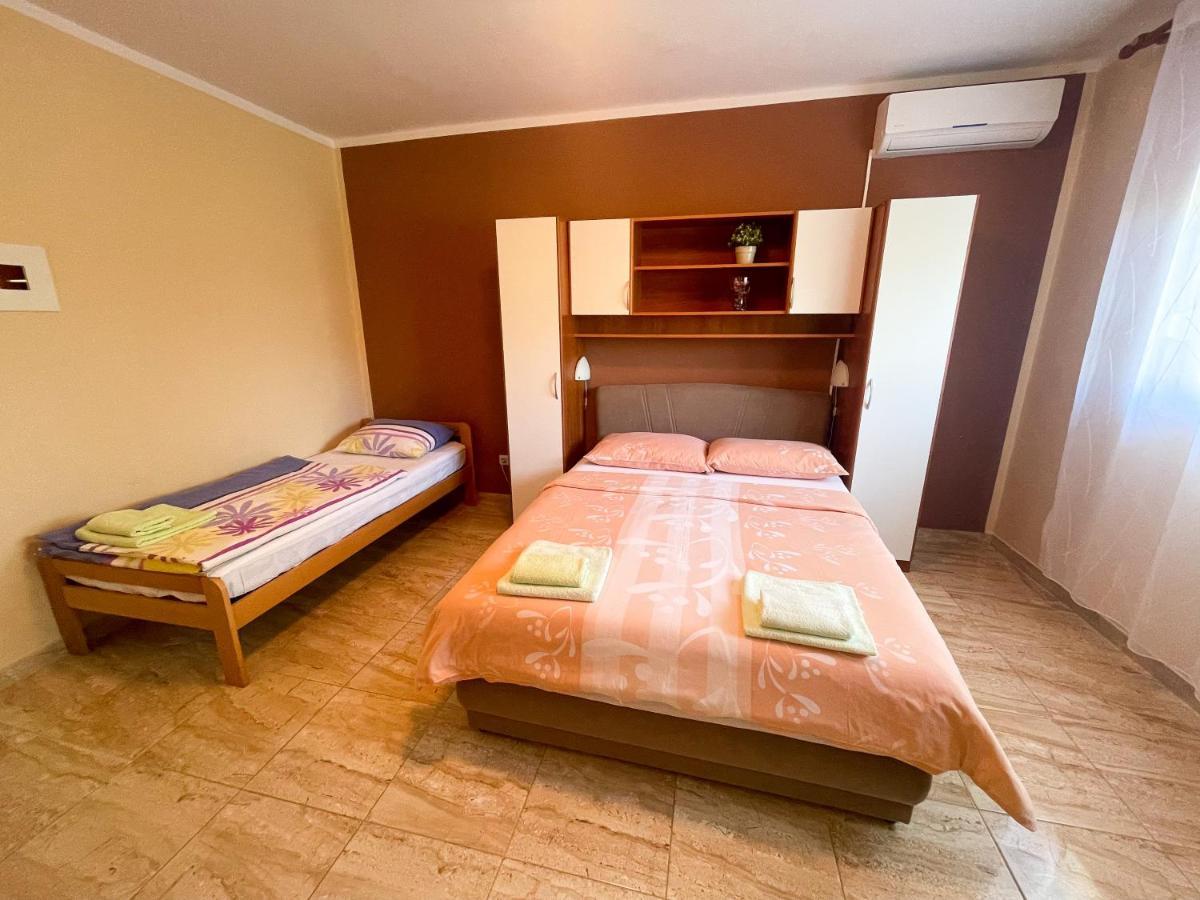 Apartmani Combaj Jadranovo Exterior photo