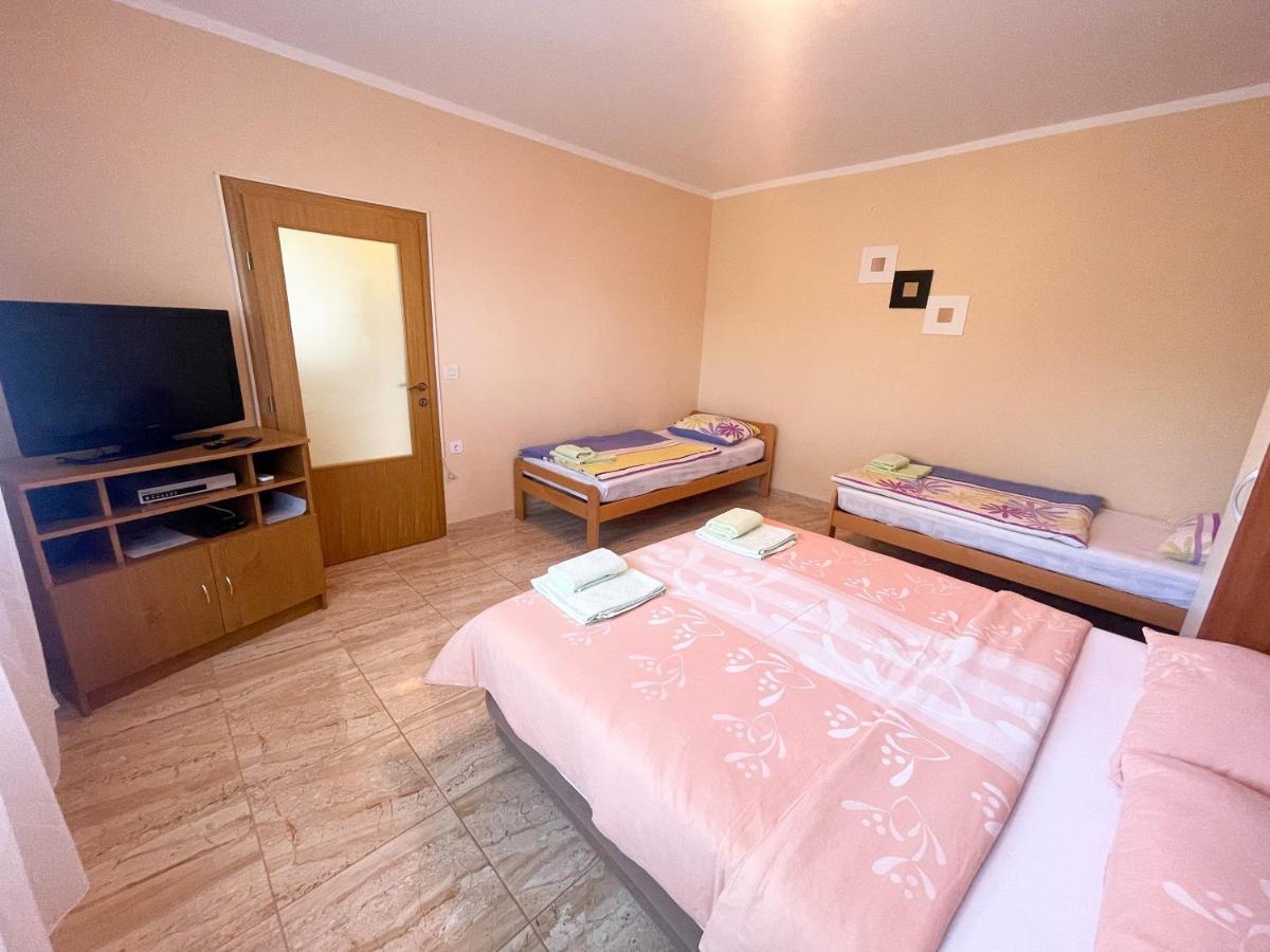 Apartmani Combaj Jadranovo Exterior photo
